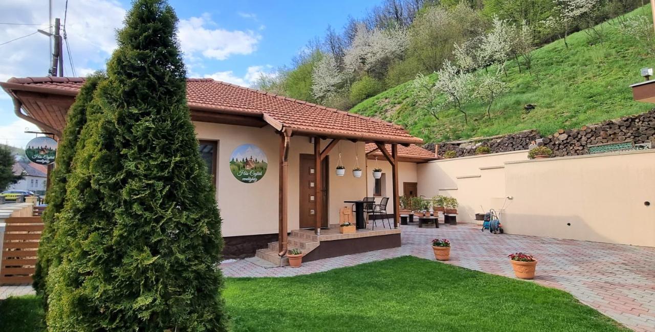 Hos-Cegledi Vendeghaz Miskolc -Oenallo Otthon, Mely Csak Az Oenoeke Exterior photo