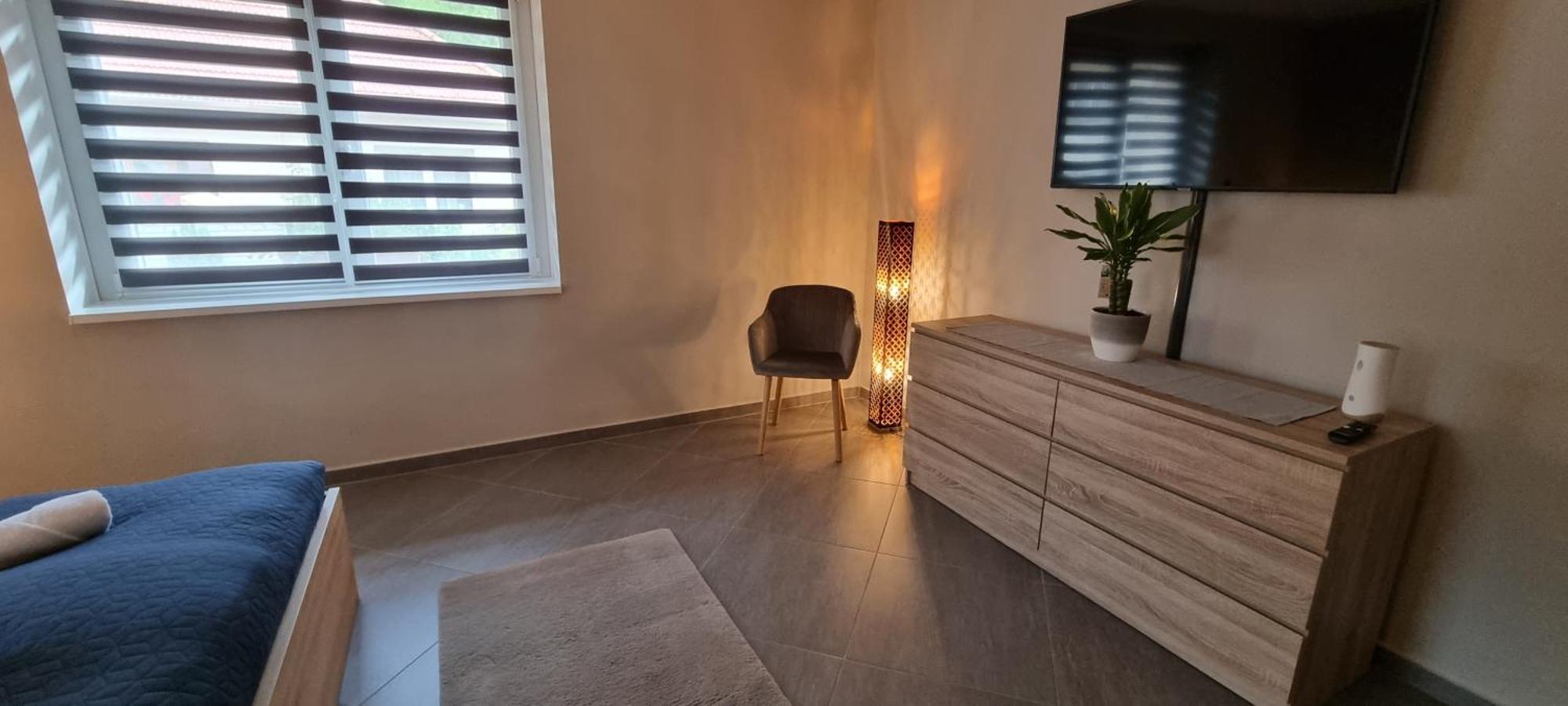 Hos-Cegledi Vendeghaz Miskolc -Oenallo Otthon, Mely Csak Az Oenoeke Exterior photo
